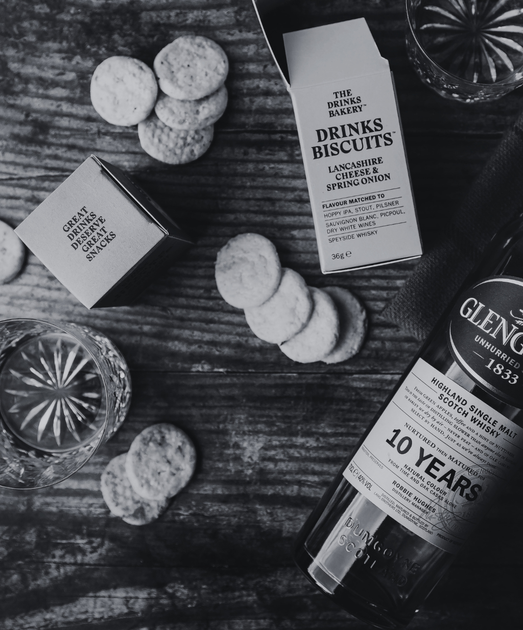 The Drinks Bakery Italian Cheese & Sweet Basil Drinks Biscuits are crafted to pair perfectly with sparkling wines, fruity white wines, blonde beers, craft lagers, and Highland whisky. Ideal for serving as canapés with Champagne or as premium bar snacks, these luxury biscuits offer a sophisticated alternative to ordinary snacks.