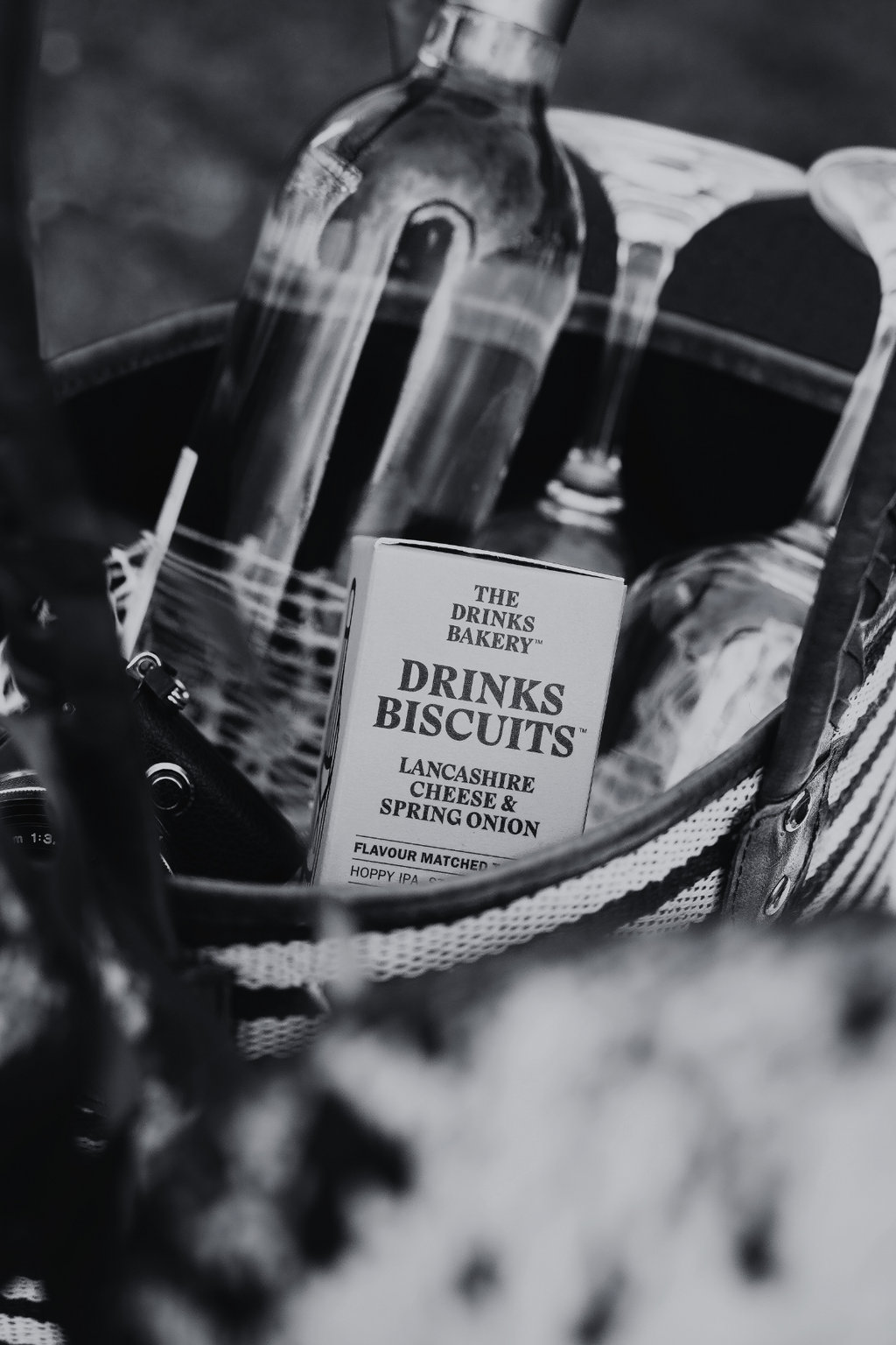 The Drinks Bakery Lancashire Cheese & Spring Onion Drinks Biscuits are packed full of the best Lancashire cheese, and is expertly combined with English mustard and spring onion to create a bold, fruity profile with a spicy finish. These premium Lancashire cheese biscuits offer a unique twist on the classic Ploughman’s lunch, making them a versatile and premium snack that pairs perfectly with a variety of drinks.