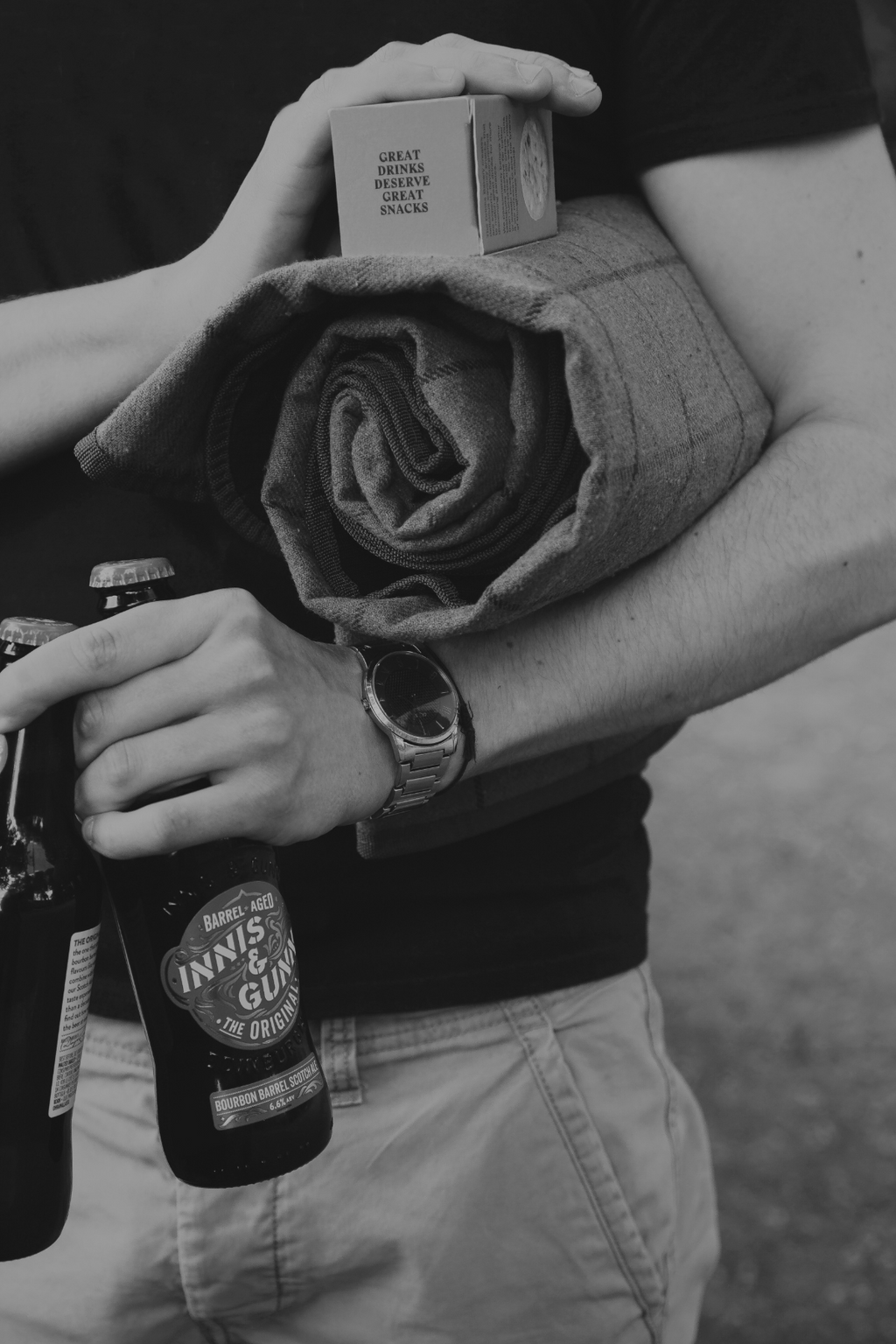 The Drinks Bakery Mature Cheddar & Smoked Chilli Drinks Biscuits are meticulously crafted to pair perfectly with a range of alcoholic and non-alcoholic drinks. Elevate your drinking experience with these luxury cheddar biscuits, designed to enhance every sip. These luxury biscuits are the perfect snack for parties and chilled out nights alike.