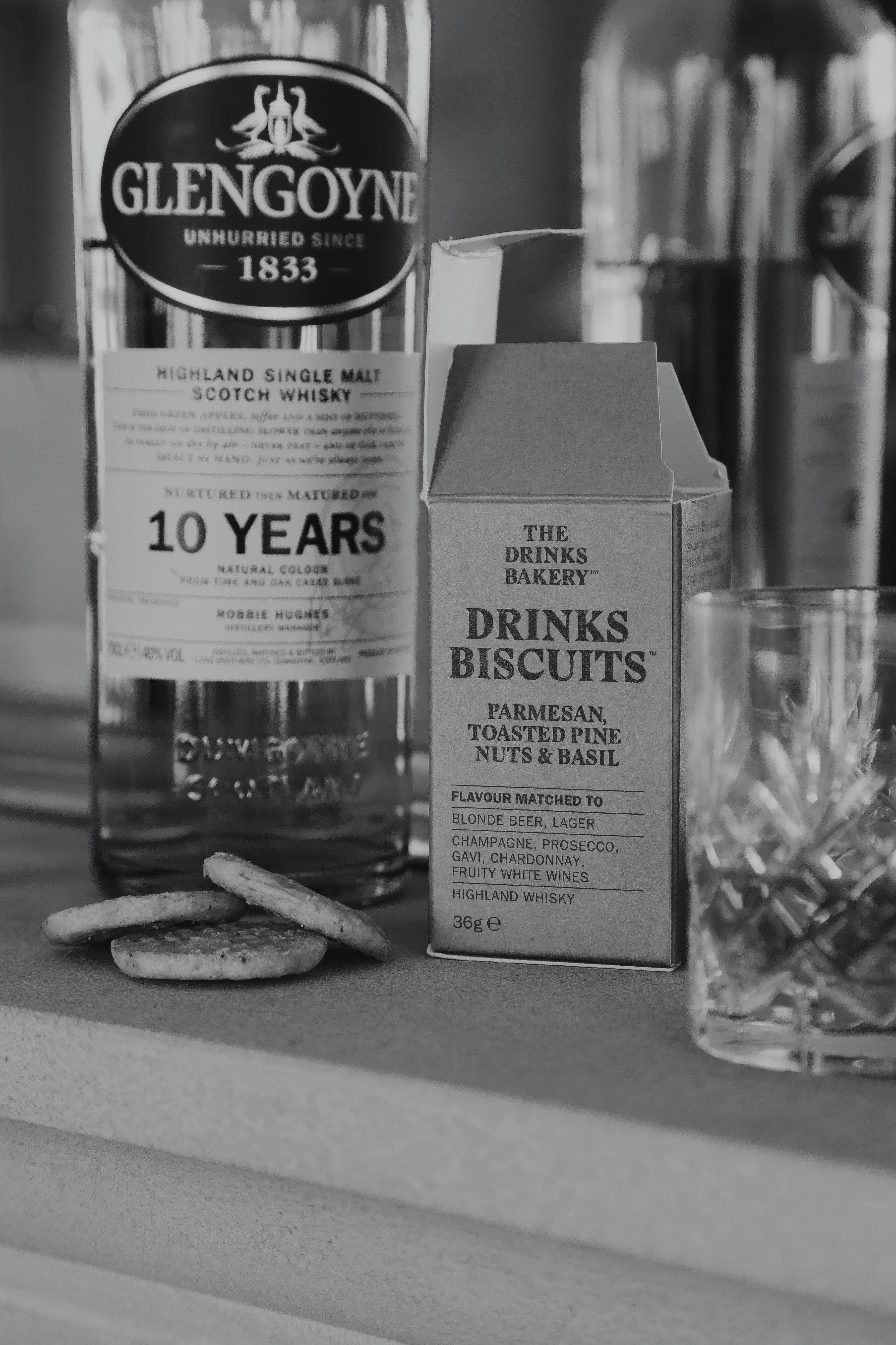 The Drinks Bakery Parmesan Cheese & Sweet Basil Drinks Biscuits are crafted to pair perfectly with sparkling wines, fruity white wines, blonde beers, craft lagers, and Highland whisky. Ideal for serving as canapés with Champagne or as premium bar snacks, these luxury biscuits offer a sophisticated alternative to ordinary snacks.
