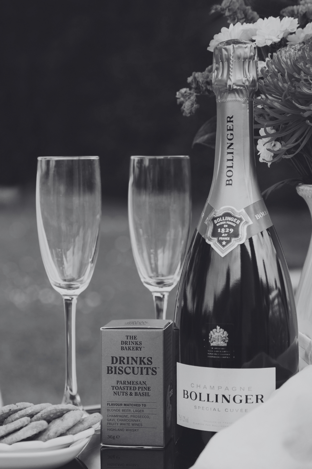 These cheese biscuits allow you to enjoy the exceptional taste of Parmesan cheese with its tangy, nutty, and salty flavours, perfectly complemented by the sweet and herbaceous profile of basil. They are a gourmet delight and will enhance any biscuit selection with a touch of Italian elegance.