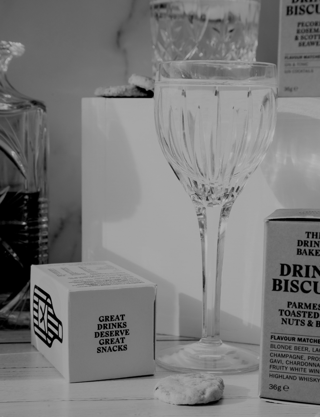 Discover a luxurious assortment of unique bakery biscuits featuring our signature flavours: Parmesan Cheese & Sweet Basil, Lancashire Cheese & Spring Onion, Pecorino Cheese & Rosemary and Mature Cheddar & Smoked Chilli. This elegant biscuit variety pack is ideal for discerning drinkers seeking the perfect pairing for their favourite beverages, from whisky to craft beer.