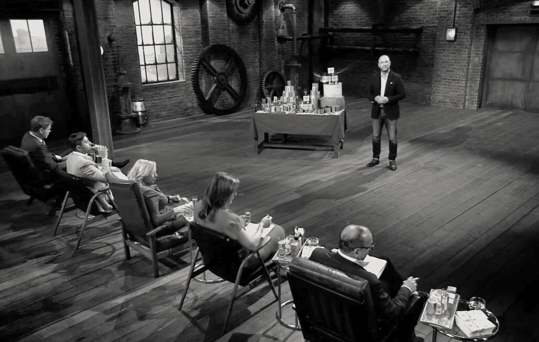 Founder of The Drinks Bakery, Andy Murray, played two dragons on BBC Dragons' Den in 2018. Drinks Biscuits impressed Deborah Meaden and Peter Jones, securing investments from both dragons. This endorsement underscores the exceptional quality and unique appeal of our hand-baked biscuits.